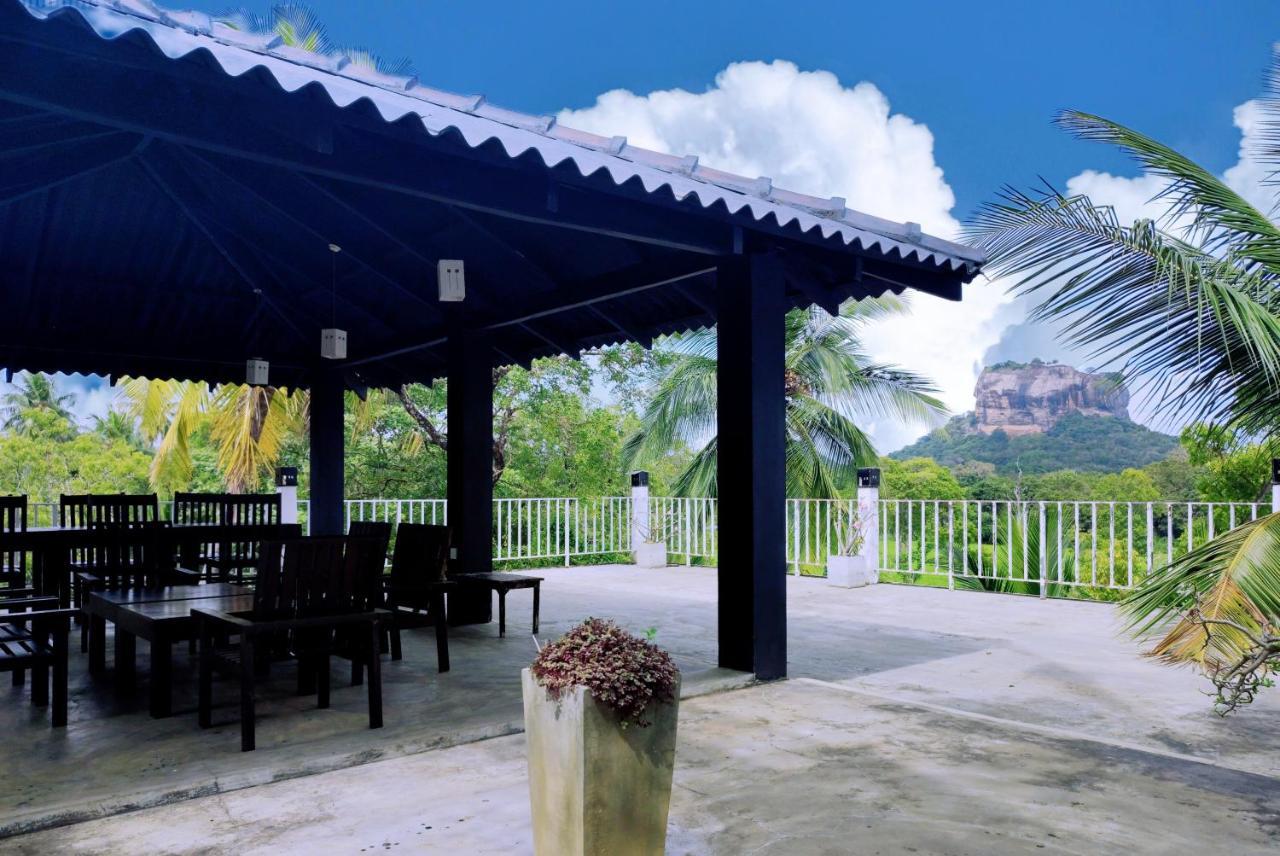 Lakmini Lodge Сигирия Экстерьер фото