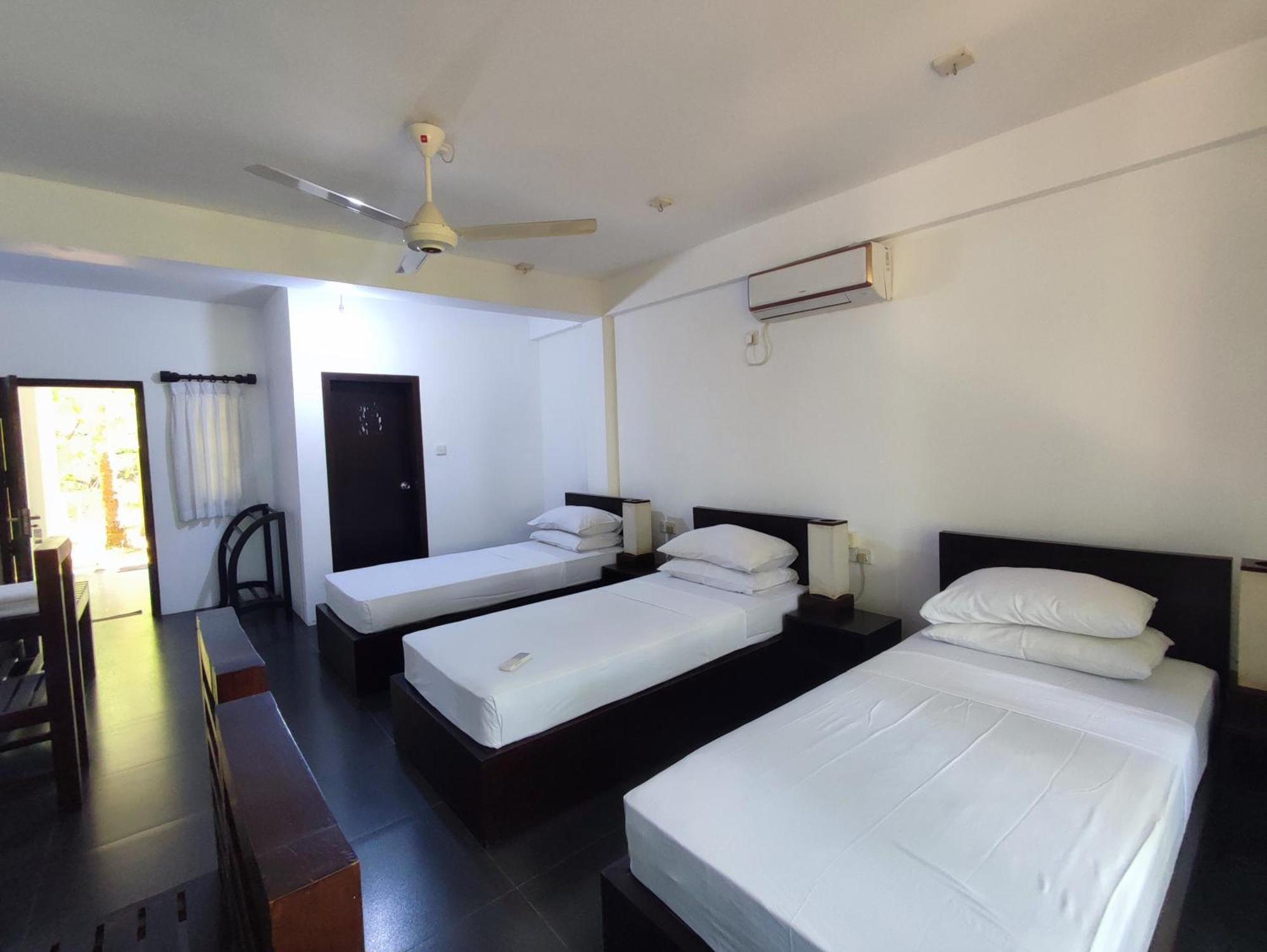 Lakmini Lodge Сигирия Экстерьер фото