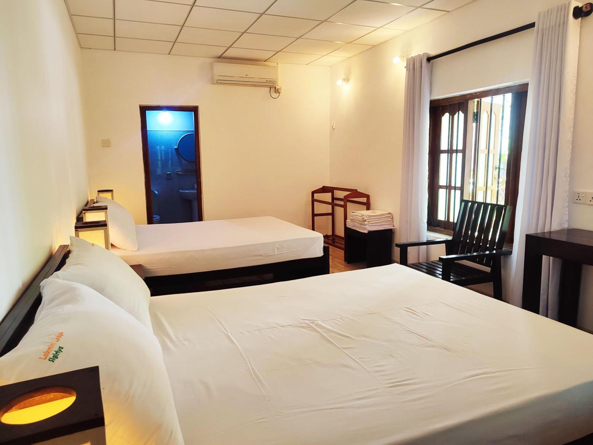 Lakmini Lodge Сигирия Экстерьер фото