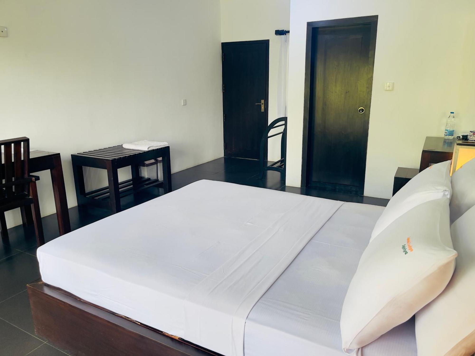 Lakmini Lodge Сигирия Экстерьер фото